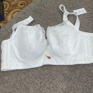 New with tag. Fall Sweet 40 D white underwire bra with jewel